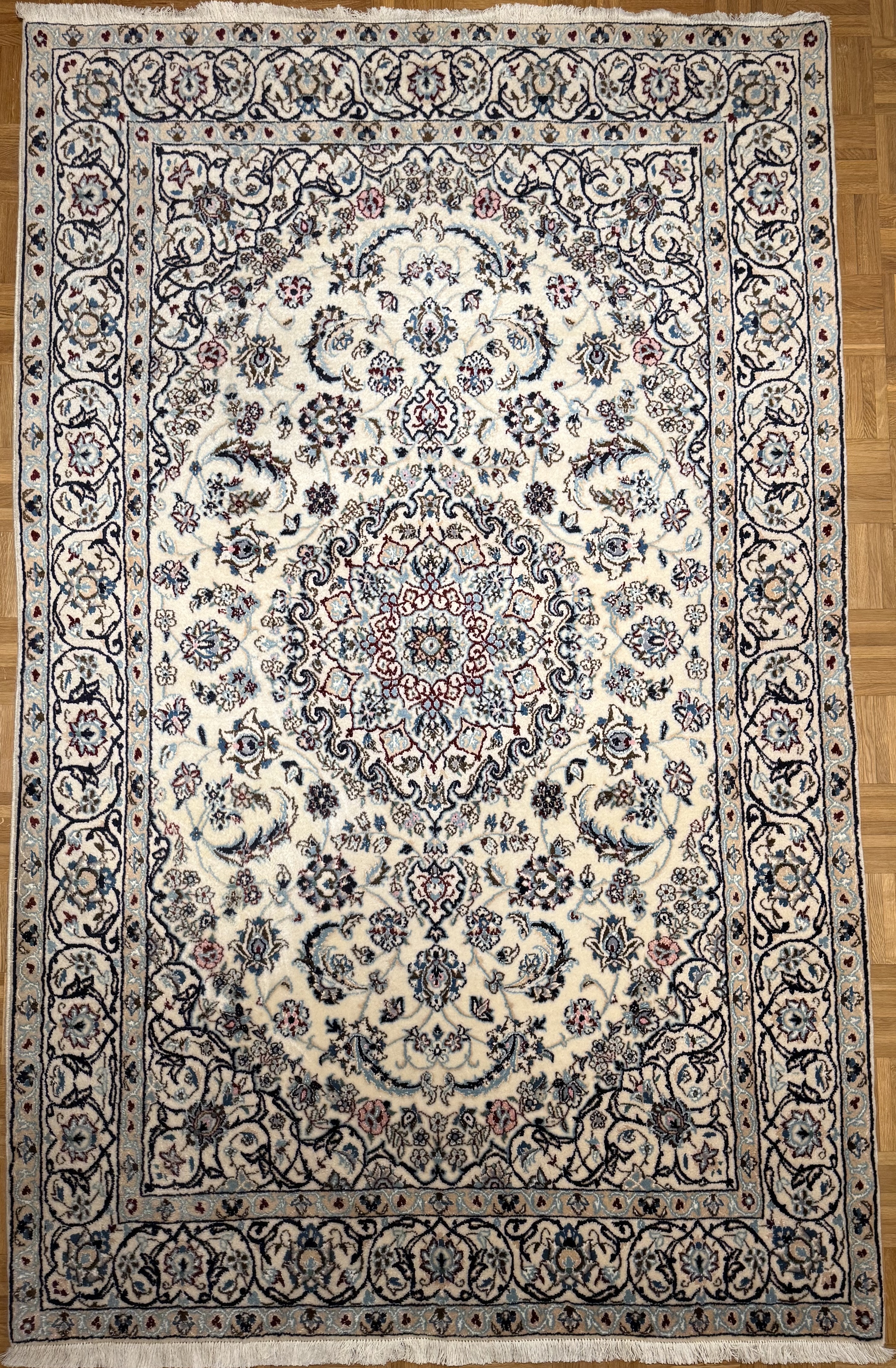 Nain *mit Seide* 244 x 153