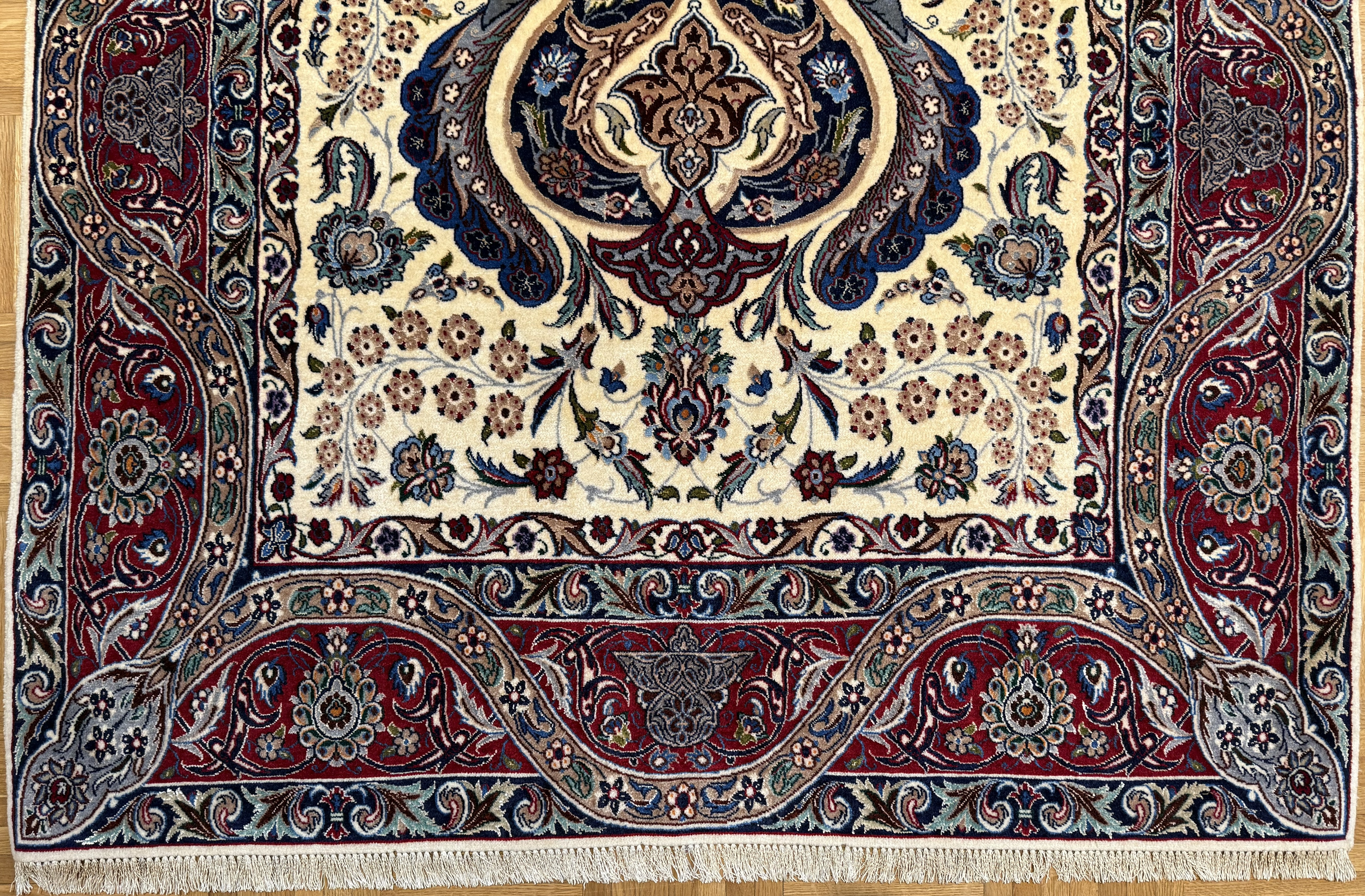 Isfahan *mit seide**signiert**neu* 163 x 110