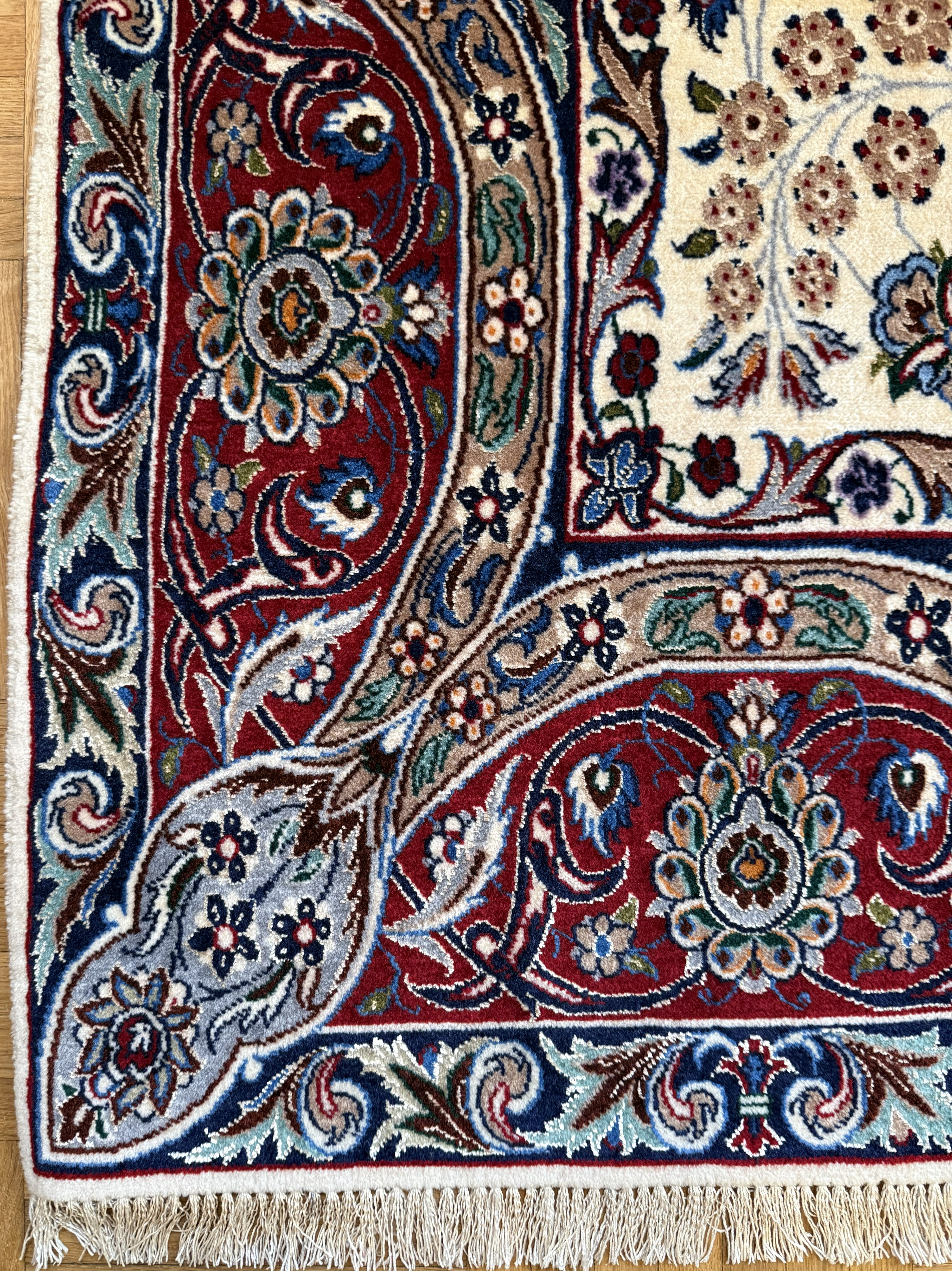 Isfahan *mit seide**signiert**neu* 163 x 110