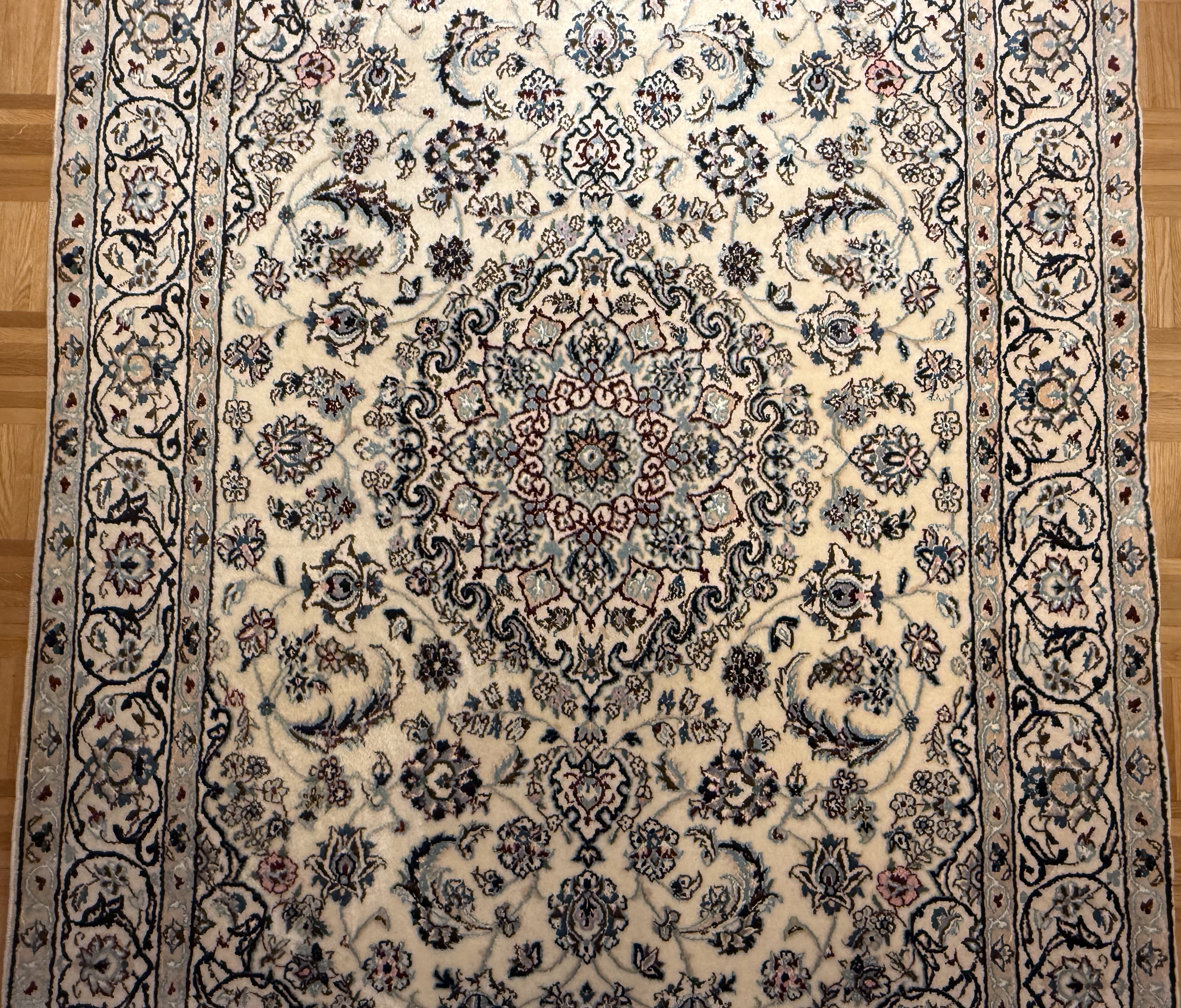 Nain *mit Seide* 244 x 153