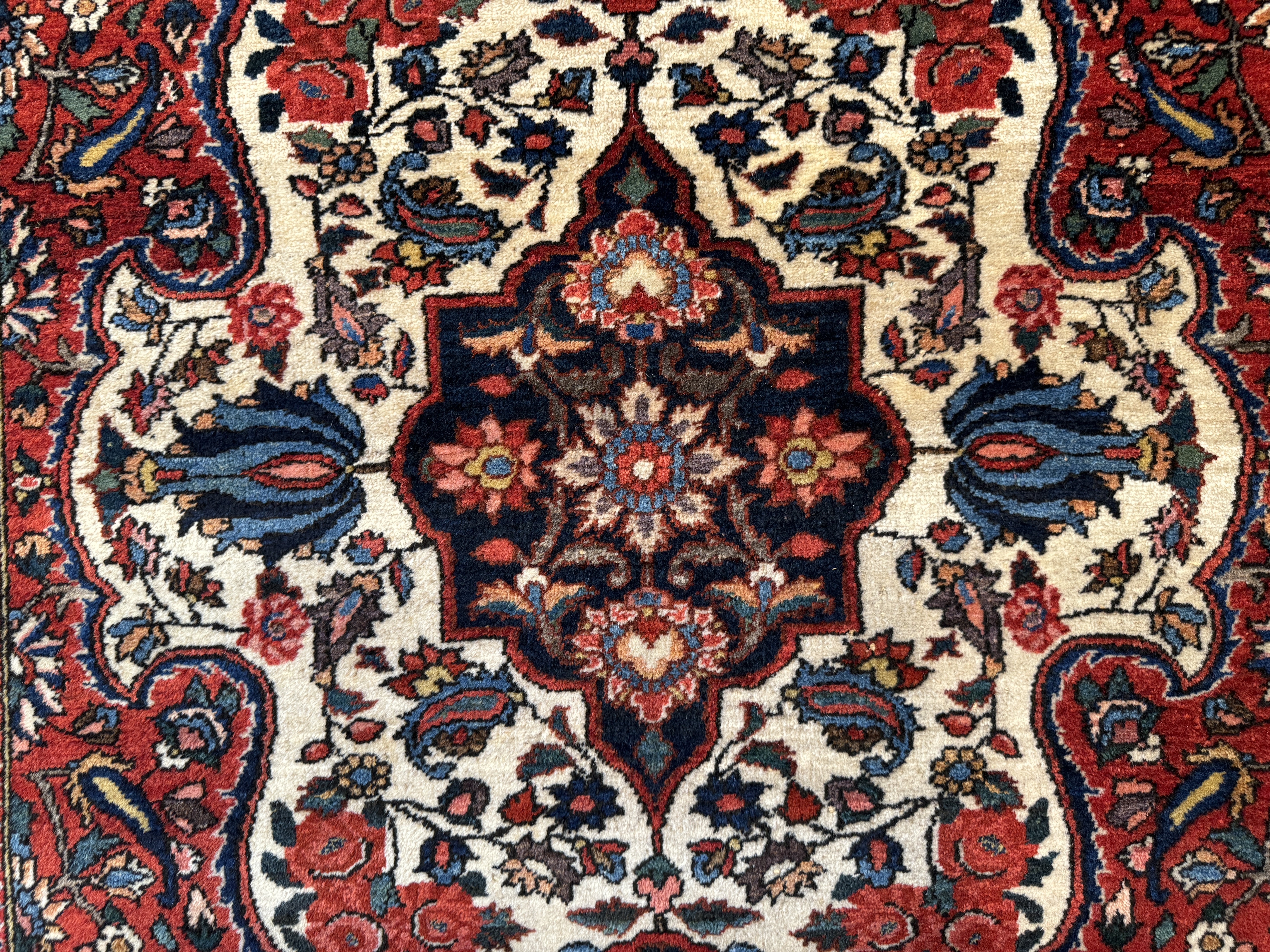 Bakhtiar *antik* 206 x 142