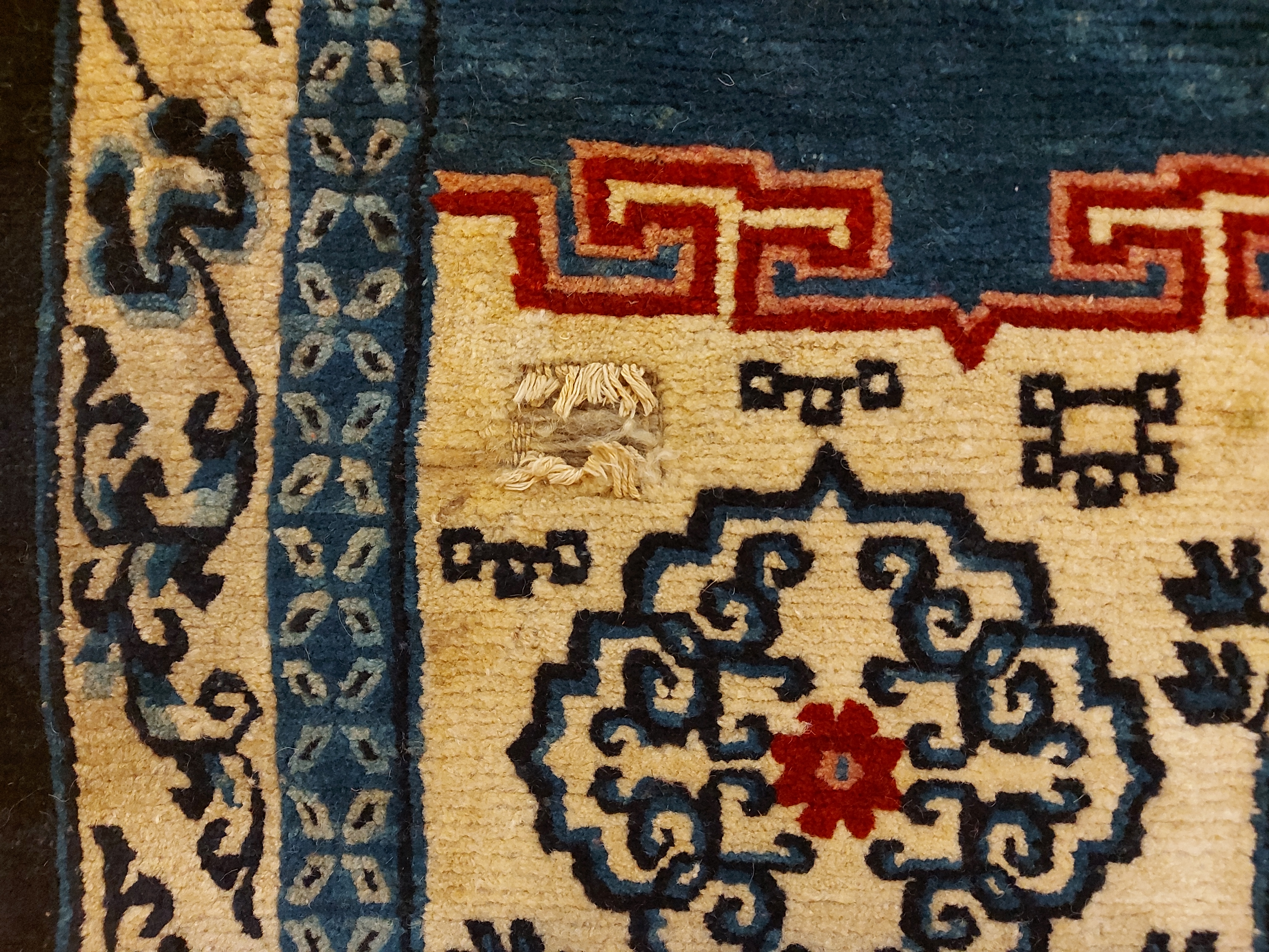 Tibet Khaden Sattel *antik* Ende 19. Jhd. 114x62cm Tibet Khaden Sattel *antik* Ende 19. Jhd. 114x62cm