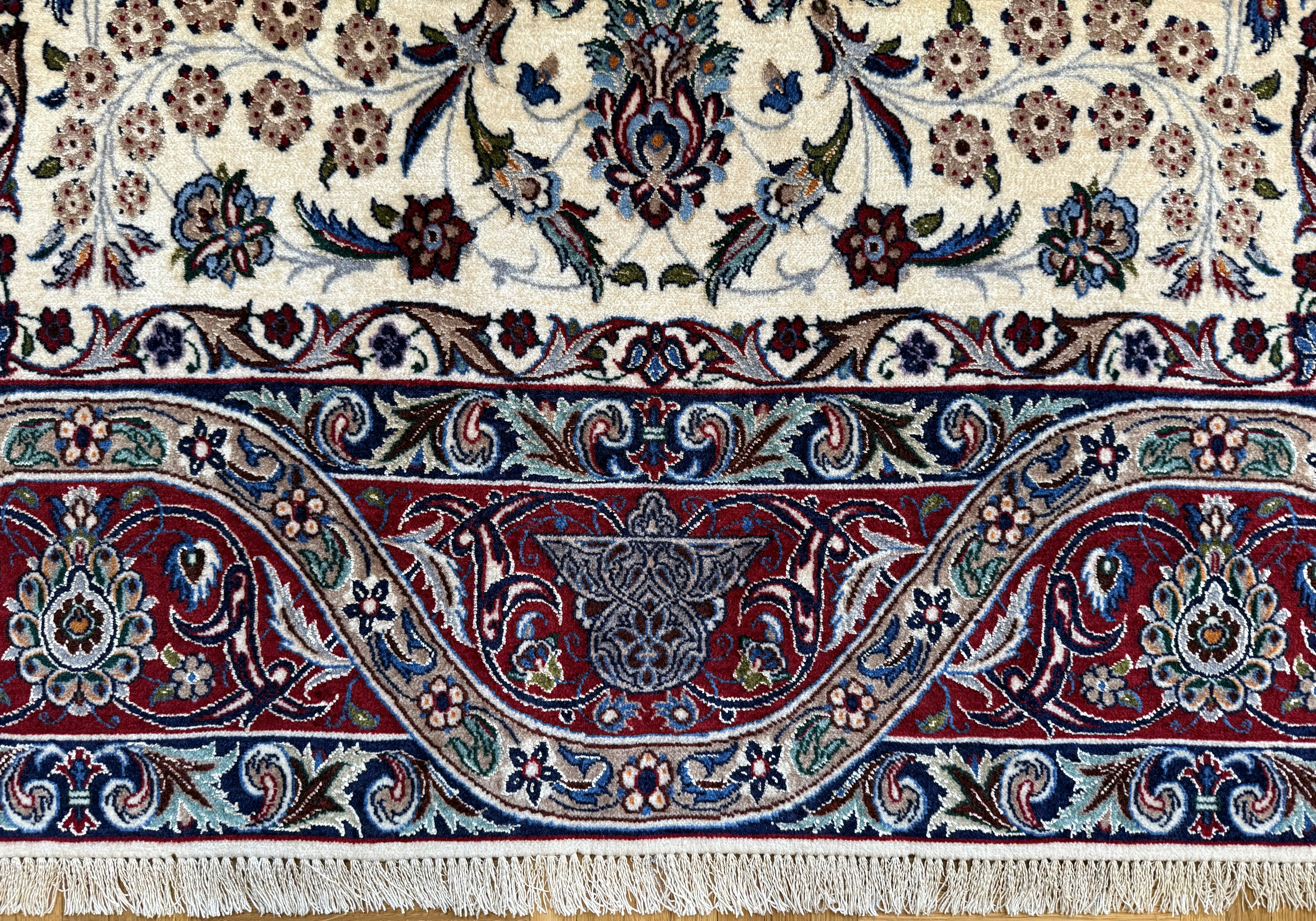 Isfahan *mit seide**signiert**neu* 163 x 110